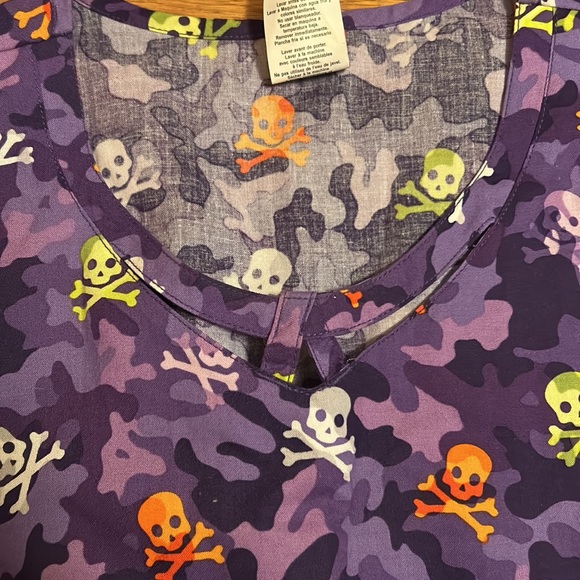 Halloween scrub top - Picture 4 of 10